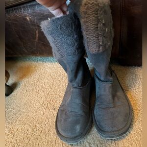 Grey winter boots